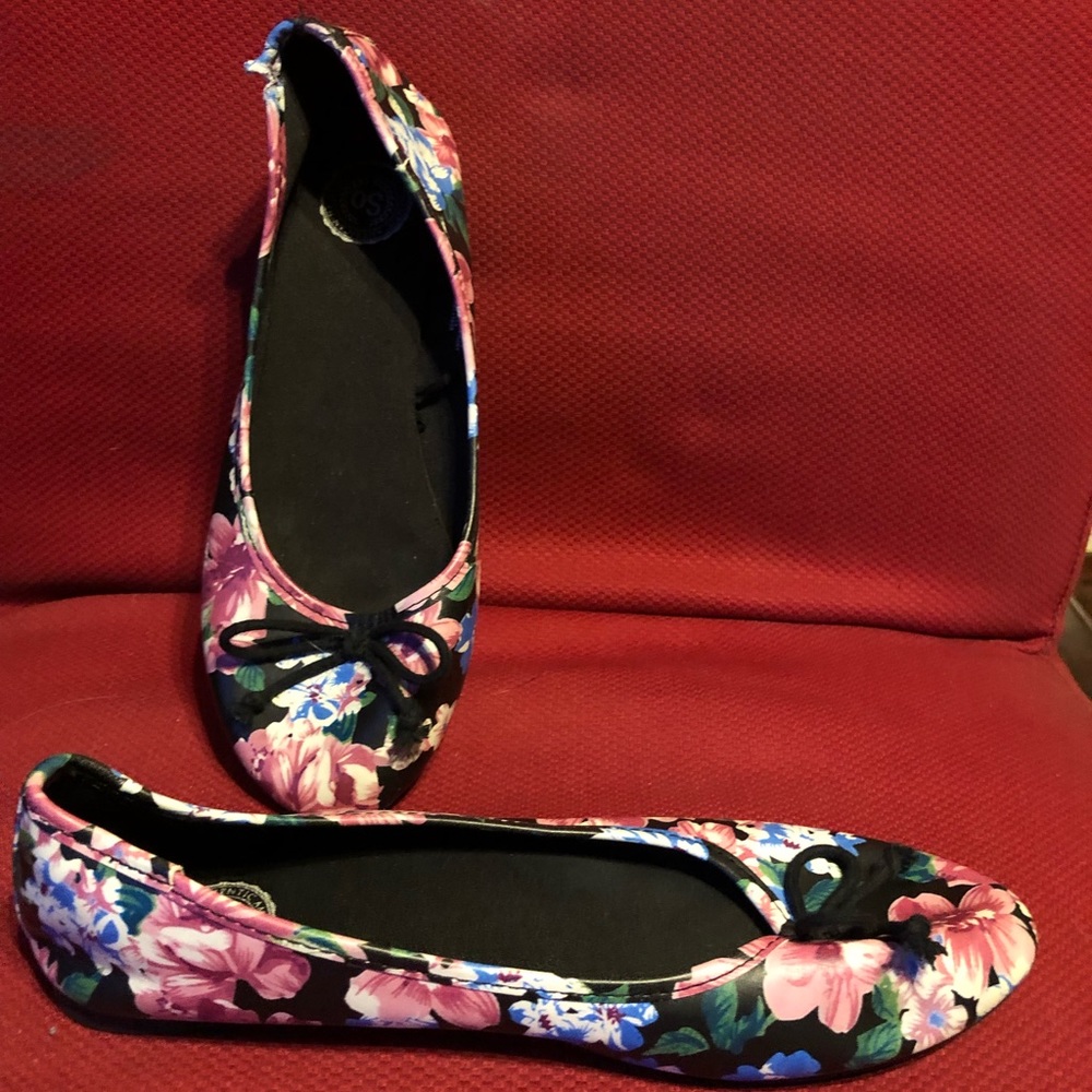 Floral flats